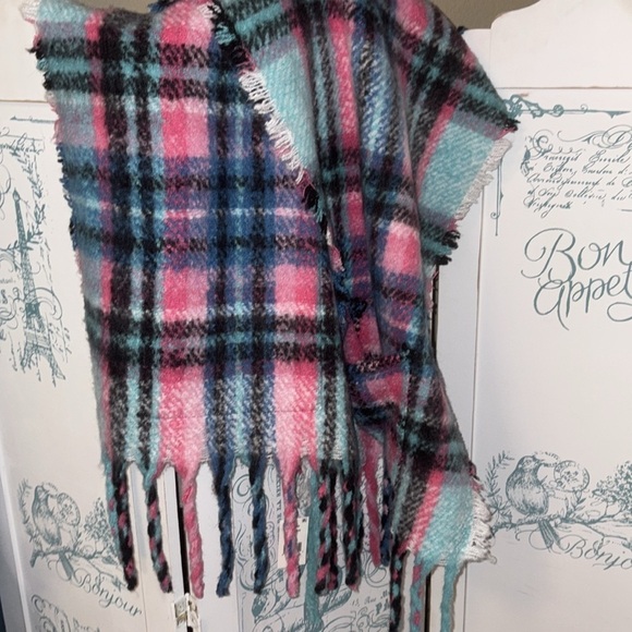 ⛵️ 5/$15 SALE! Betsey Johnson  fuchsia turquoise black plaid blanket scarf NWOT - Picture 5 of 9